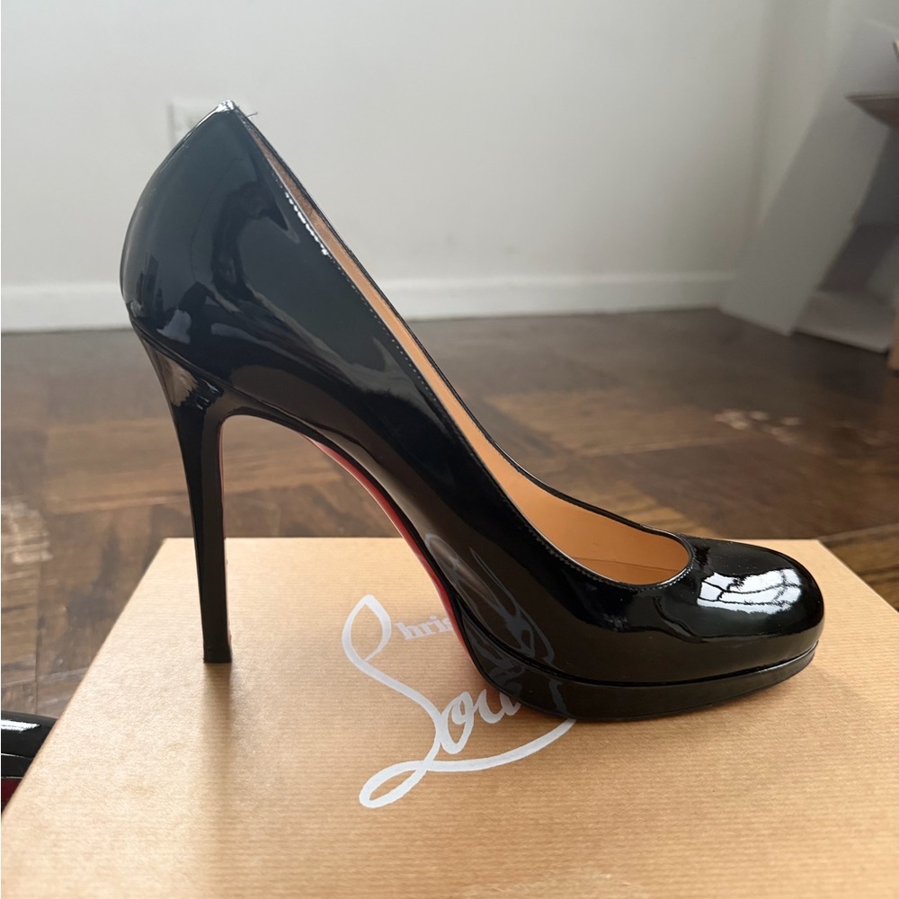 Christian Louboutin pump